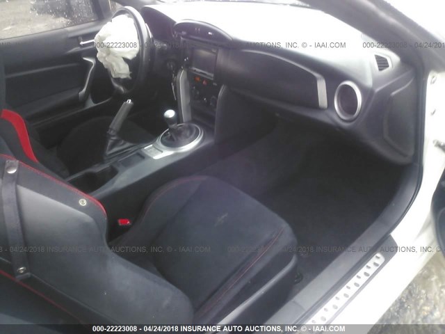 JF1ZNAA15D2705947 - 2013 TOYOTA SCION FR-S თეთრი ფოტო 5