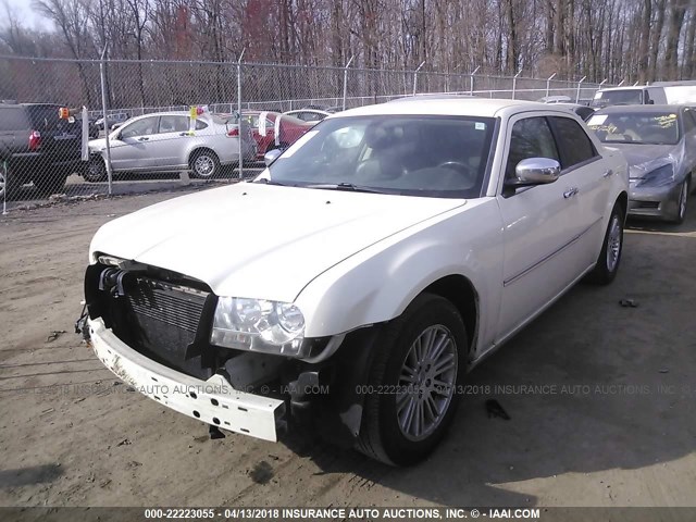 2C3CA5CV3AH254060 - 2010 CHRYSLER 300 TOURING WHITE photo 2