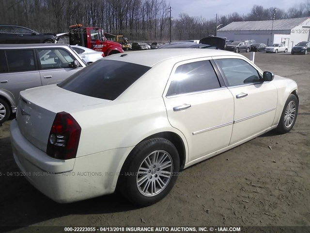 2C3CA5CV3AH254060 - 2010 CHRYSLER 300 TOURING WHITE photo 4