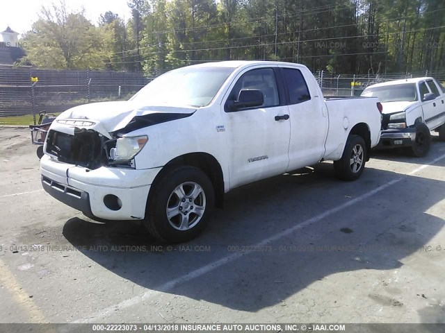 5TFRT54187X013658 - 2007 TOYOTA TUNDRA DOUBLE CAB SR5 WHITE photo 2