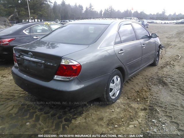 4T1BE32K05U569534 - 2005 TOYOTA CAMRY LE/XLE/SE ნაცრისფერი ფოტო 4