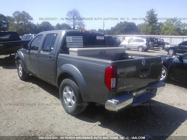 1N6AD07U46C469596 - 2006 NISSAN FRONTIER CREW CAB LE/SE/OFF ROAD GRAY photo 3