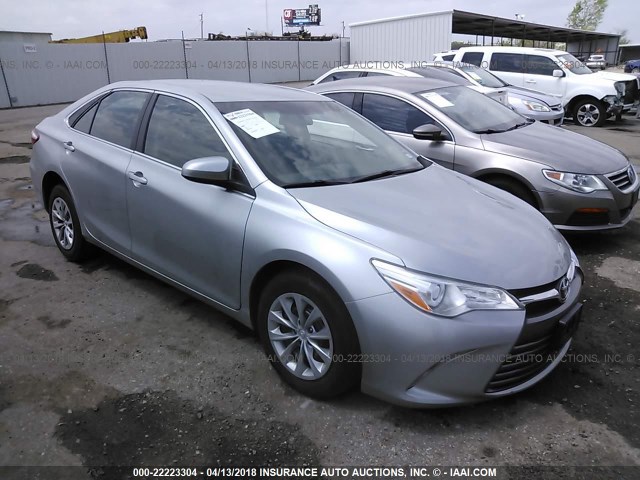 4T1BF1FK1GU142779 - 2016 TOYOTA CAMRY LE/XLE/SE/XSE SILVER photo 1