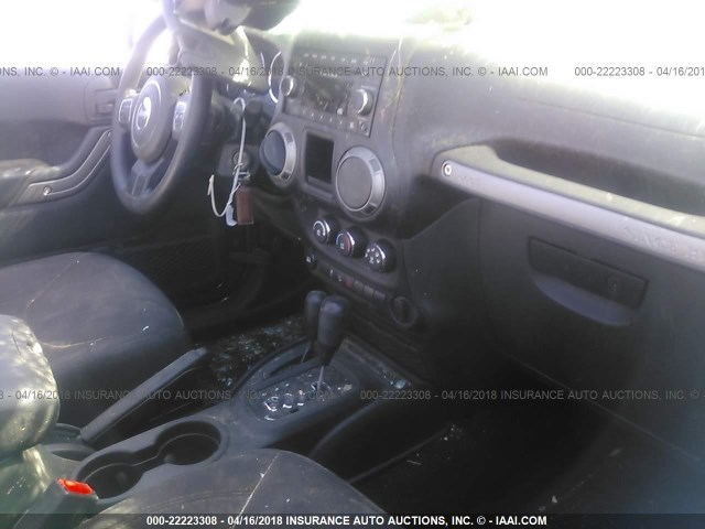 1C4BJWDGXGL265405 - 2016 JEEP WRANGLER UNLIMITE SPORT 蓝色 照片 5