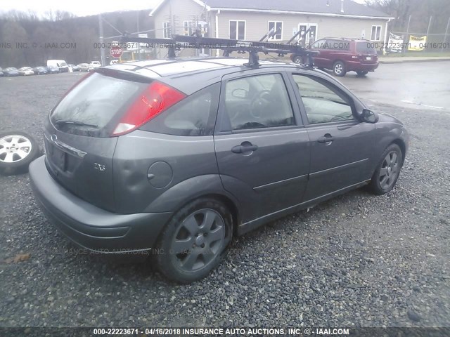 3FAFP37362R176504 - 2002 FORD FOCUS ZX5 GRAY photo 4