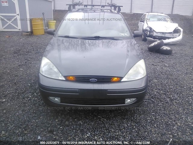 3FAFP37362R176504 - 2002 FORD FOCUS ZX5 GRAY photo 6