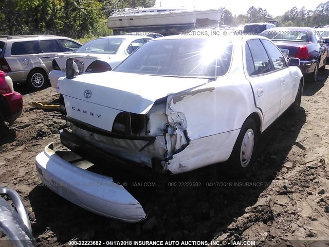 4T1BG12K2TU773991 - 1996 TOYOTA CAMRY DX/LE/XLE WHITE photo 4