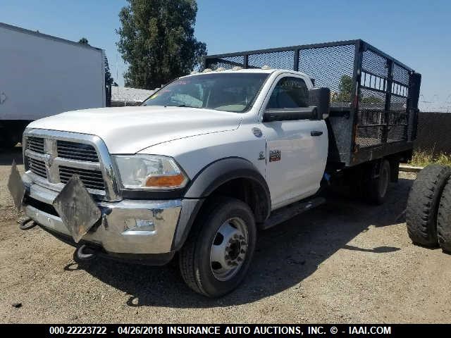 3C7WDMBL4CG168918 - 2012 DODGE RAM 5500 ST/SLT WHITE photo 2