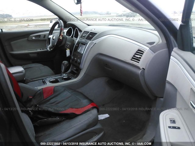 1GNLVFED4AJ266816 - 2010 CHEVROLET TRAVERSE LT GRAY photo 5