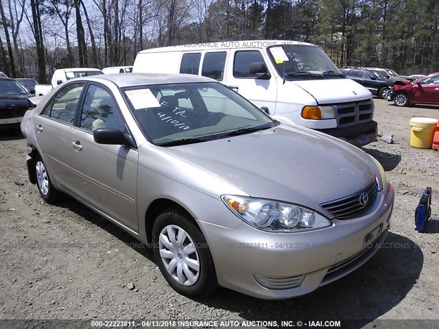 JTDBE32K463055116 - 2006 TOYOTA CAMRY LE/XLE GOLD photo 1