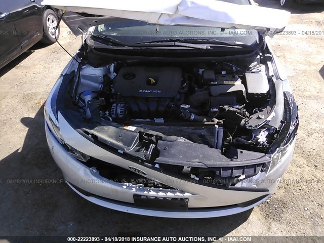 3KPFL4A79HE041900 - 2017 KIA FORTE LX/S SILVER photo 10