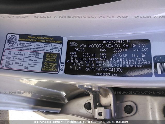 3KPFL4A79HE041900 - 2017 KIA FORTE LX/S SILVER photo 9