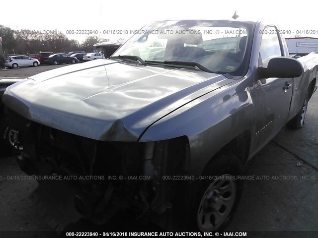 1GCEC14X97Z636075 - 2007 CHEVROLET SILVERADO C1500 CLASSIC GRAY photo 2