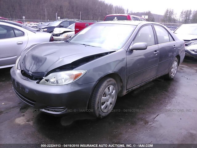JTDBE32K820110274 - 2002 TOYOTA CAMRY LE/XLE/SE GRAY photo 2