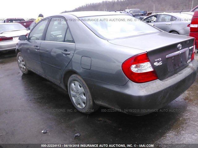 JTDBE32K820110274 - 2002 TOYOTA CAMRY LE/XLE/SE GRAY photo 3
