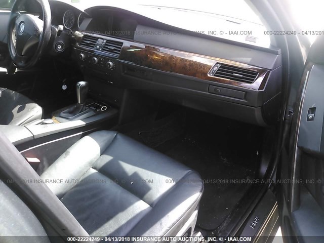 WBANB33504B113656 - 2004 BMW 545 I GRAY photo 5