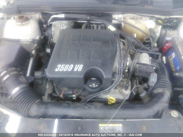 1G1ZS52895F266812 - 2005 CHEVROLET MALIBU WHITE photo 10