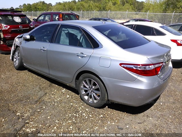 4T1BF1FK9HU617466 - 2017 TOYOTA CAMRY LE/XLE/SE/XSE SILVER photo 3