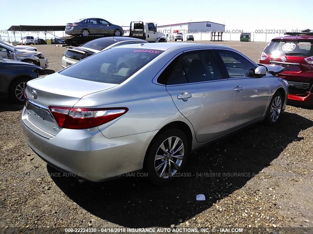 4T1BF1FK9HU617466 - 2017 TOYOTA CAMRY LE/XLE/SE/XSE SILVER photo 4