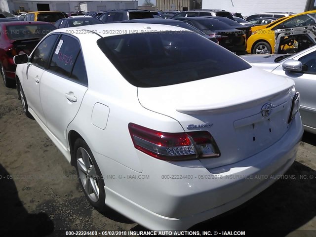 4T1BF3EK4BU694721 - 2011 TOYOTA CAMRY SE/LE/XLE WHITE photo 3