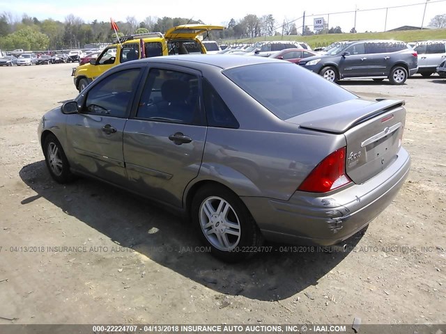 1FAFP3438YW314702 - 2000 FORD FOCUS SE/SE SPORT GRAY photo 3