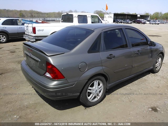 1FAFP3438YW314702 - 2000 FORD FOCUS SE/SE SPORT GRAY photo 4