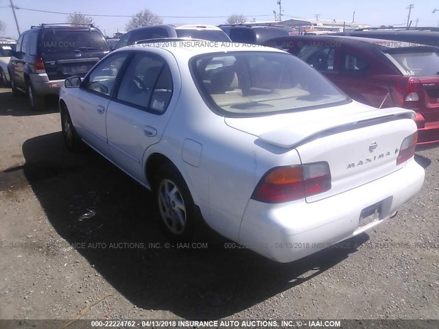 JN1CA21D7TT740903 - 1996 NISSAN MAXIMA GLE/GXE/SE WHITE photo 3