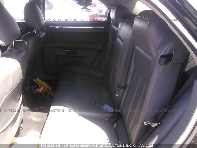 2C3JA63H85H615733 - 2005 CHRYSLER 300C შავი ფოტო 8