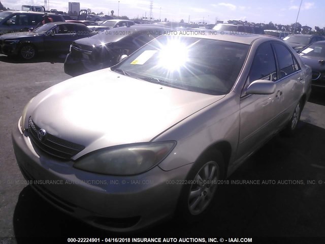 JTDBF30K320015167 - 2002 TOYOTA CAMRY LE/XLE/SE ოქროსფერი ფოტო 2