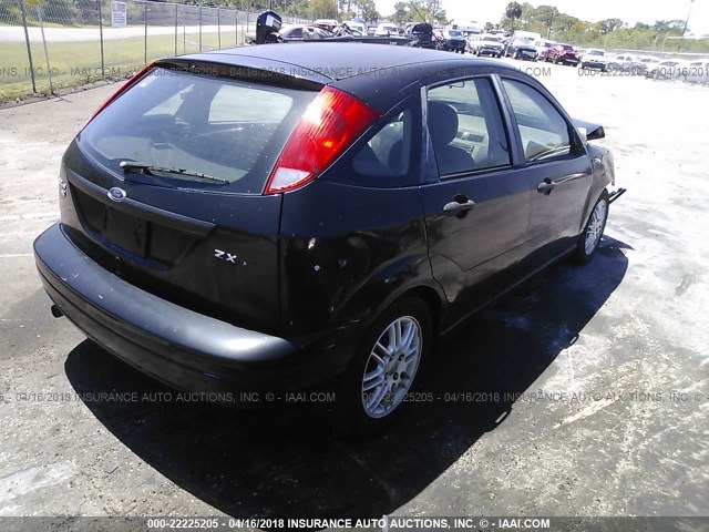 1FAFP37N76W156010 - 2006 FORD FOCUS ZX5 BLACK photo 4