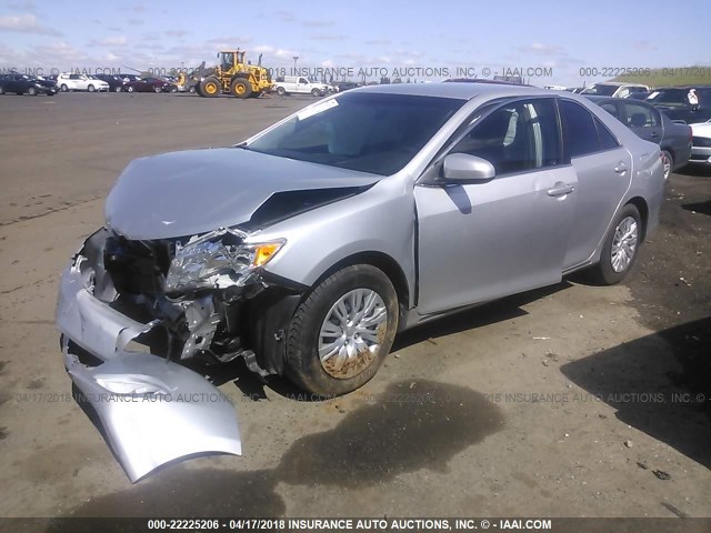 4T4BF1FK0DR281593 - 2013 TOYOTA CAMRY L/SE/LE/XLE SILVER photo 2