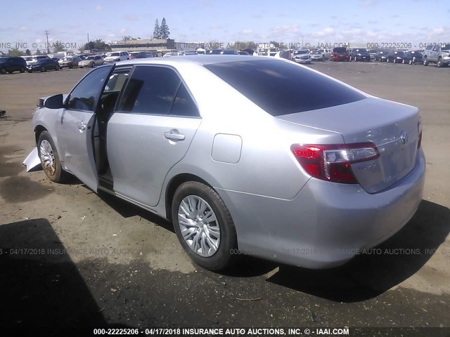 4T4BF1FK0DR281593 - 2013 TOYOTA CAMRY L/SE/LE/XLE SILVER photo 3