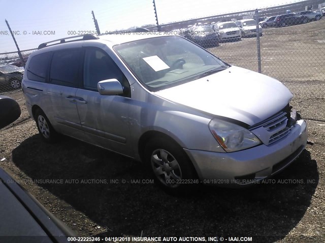 KNDMB233686218790 - 2008 KIA SEDONA EX/LX SILVER photo 1