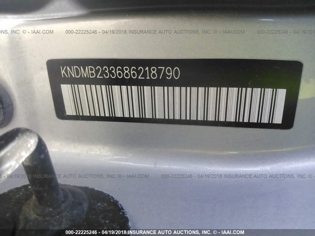 KNDMB233686218790 - 2008 KIA SEDONA EX/LX SILVER photo 9