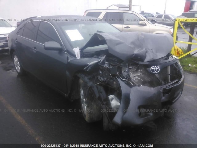 4T1BF3EK7BU192995 - 2011 TOYOTA CAMRY SE/LE/XLE GRAY photo 1