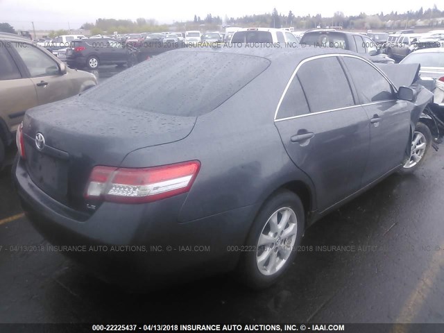4T1BF3EK7BU192995 - 2011 TOYOTA CAMRY SE/LE/XLE GRAY photo 4