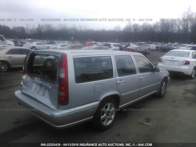 YV1LW61J7Y2709993 - 2000 VOLVO V70 SE SILVER photo 4