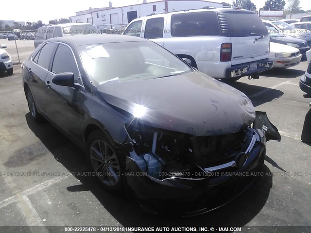 4T1BF1FK6HU405754 - 2017 TOYOTA CAMRY LE/XLE/SE/XSE შავი ფოტო 1