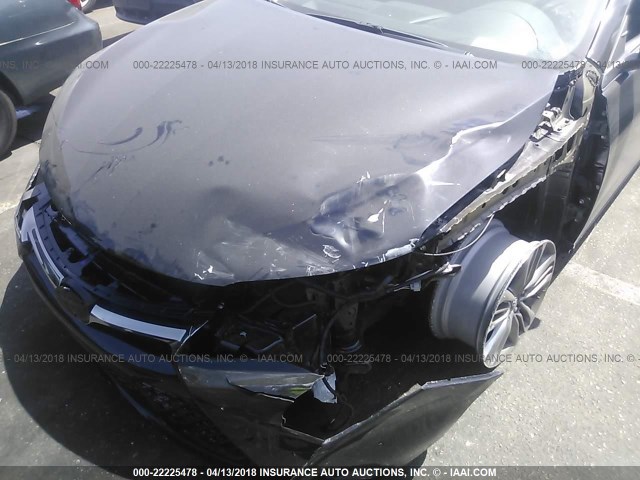4T1BF1FK6HU405754 - 2017 TOYOTA CAMRY LE/XLE/SE/XSE შავი ფოტო 6