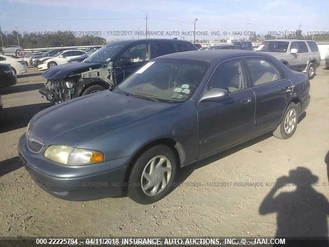 1YVGF22C0W5706746 - 1998 MAZDA 626 DX/LX BLUE photo 2