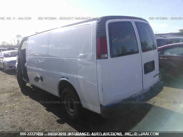 1GCHG39RXW1057343 - 1998 CHEVROLET EXPRESS G3500  WHITE photo 3