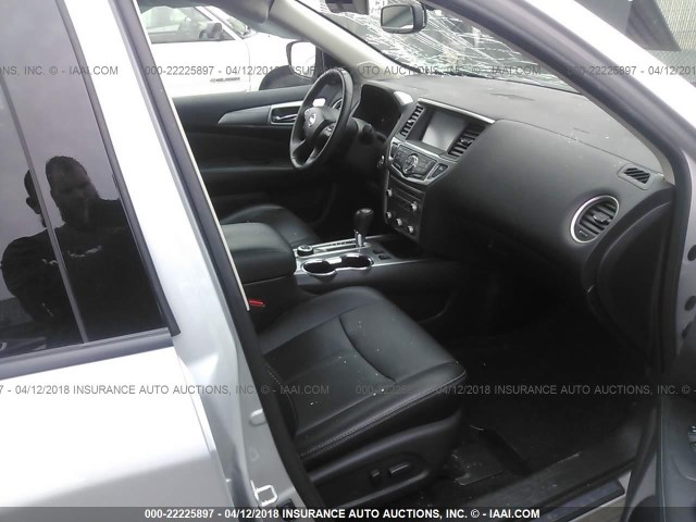 5N1DR2MM3HC620234 - 2017 NISSAN PATHFINDER S/SV/SL/PLATINUM 银色 照片 5