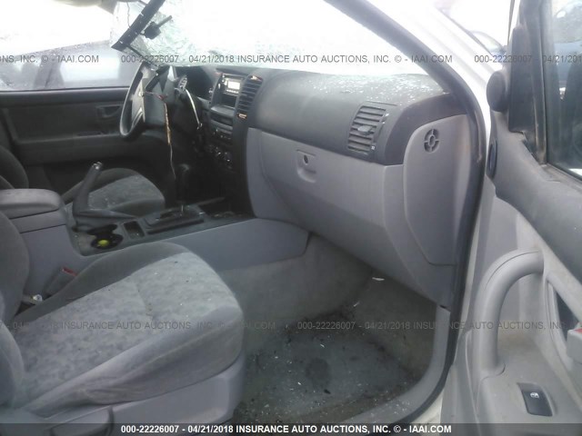 KNDJC733065635970 - 2006 KIA SORENTO EX/LX WHITE photo 5