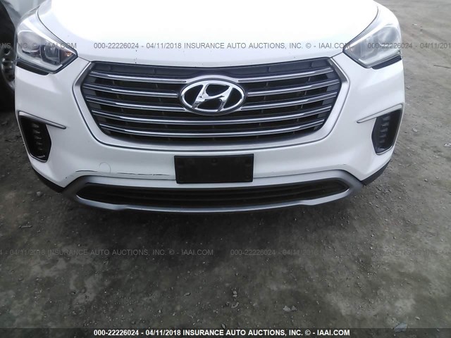 KM8SMDHFXHU221604 - 2017 HYUNDAI SANTA FE SE WHITE photo 6