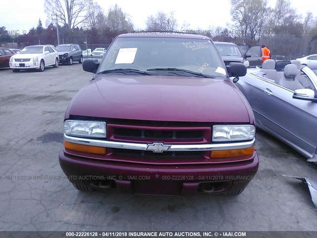 1GNDT13W32K236543 - 2002 CHEVROLET BLAZER RED photo 6