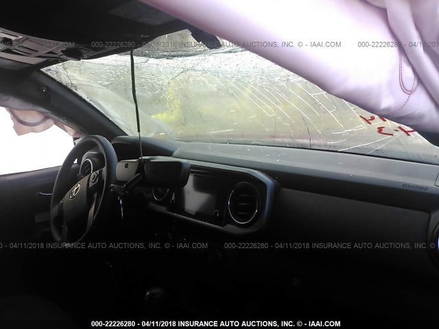 5TFCZ5AN3HX062795 - 2017 TOYOTA TACOMA DBL CAB/SR/TRDSPT/OR/PRO წითელი ფოტო 5