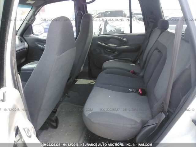 1FMRU15L92LA71506 - 2002 FORD EXPEDITION XLT 银色 照片 8