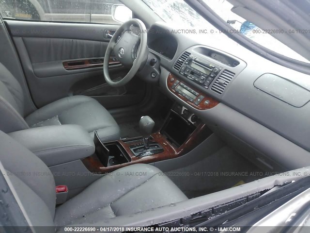 4T1BF30K35U084157 - 2005 TOYOTA CAMRY LE/XLE/SE 银色 照片 5