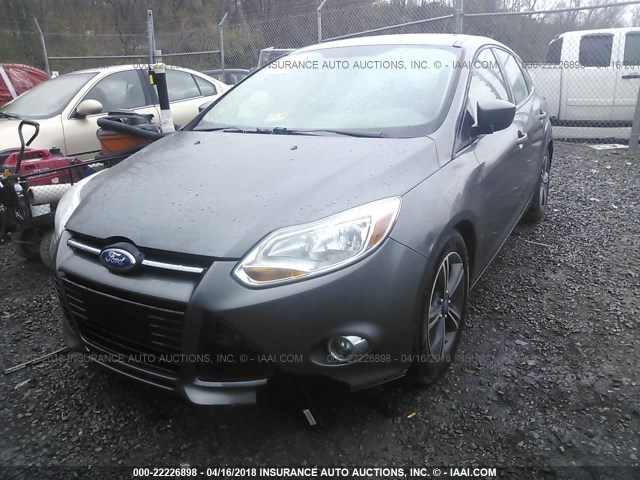 1FAHP3K28CL260430 - 2012 FORD FOCUS SE GRAY photo 6