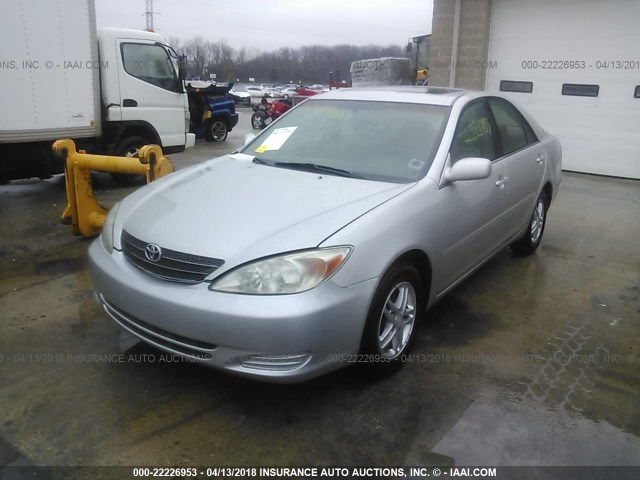 4T1BE32K03U713063 - 2003 TOYOTA CAMRY LE/XLE/SE SILVER photo 2